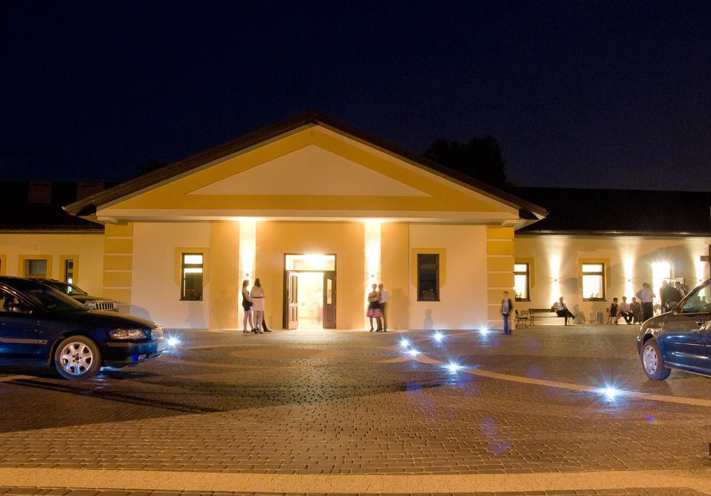 Hotel Diament - Zajazd U Przemka Zgierz Dış mekan fotoğraf