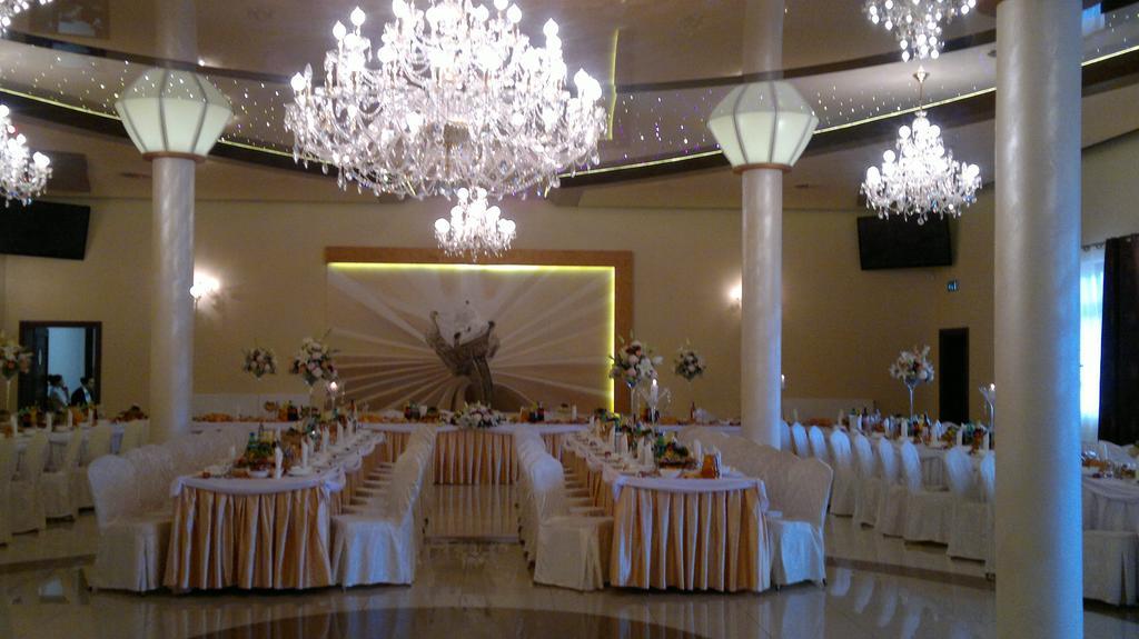 Hotel Diament - Zajazd U Przemka Zgierz Dış mekan fotoğraf