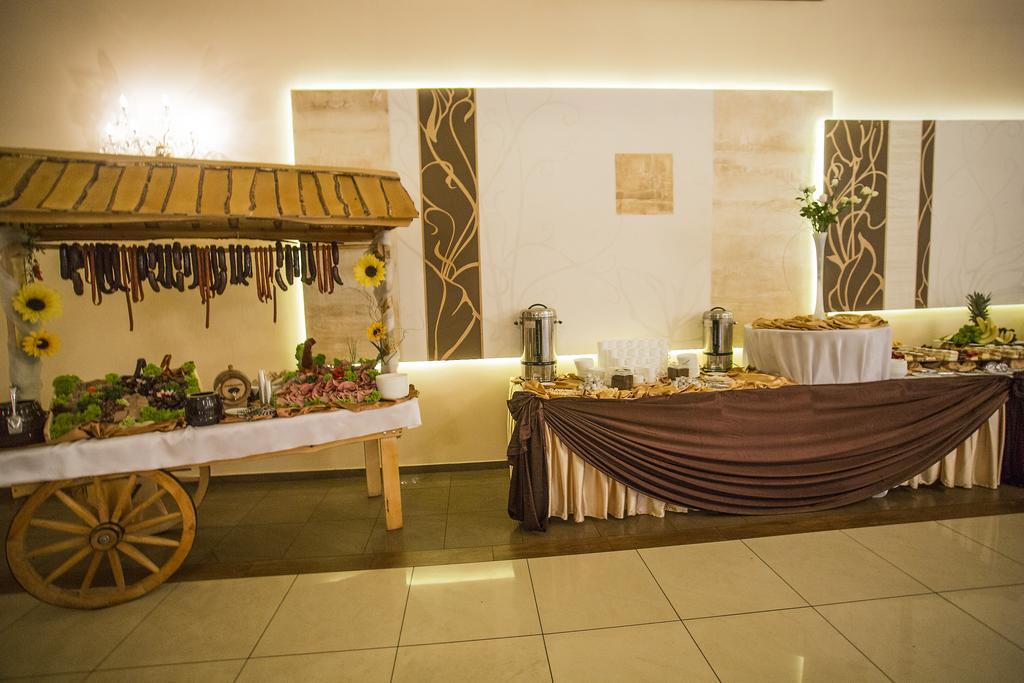 Hotel Diament - Zajazd U Przemka Zgierz Dış mekan fotoğraf